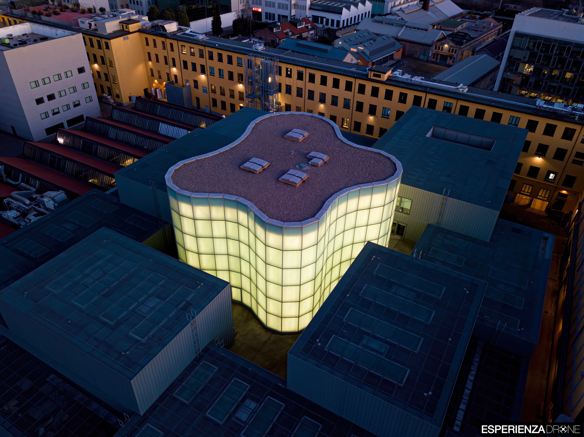 esperienza drone fotografia aerea architettura museo delle culture milano undici.jpg