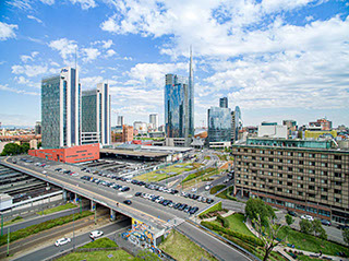 esperienza drone immagine aerea portfolio panoramica architettura milano piuarch_porta_garibaldi 1.jpg